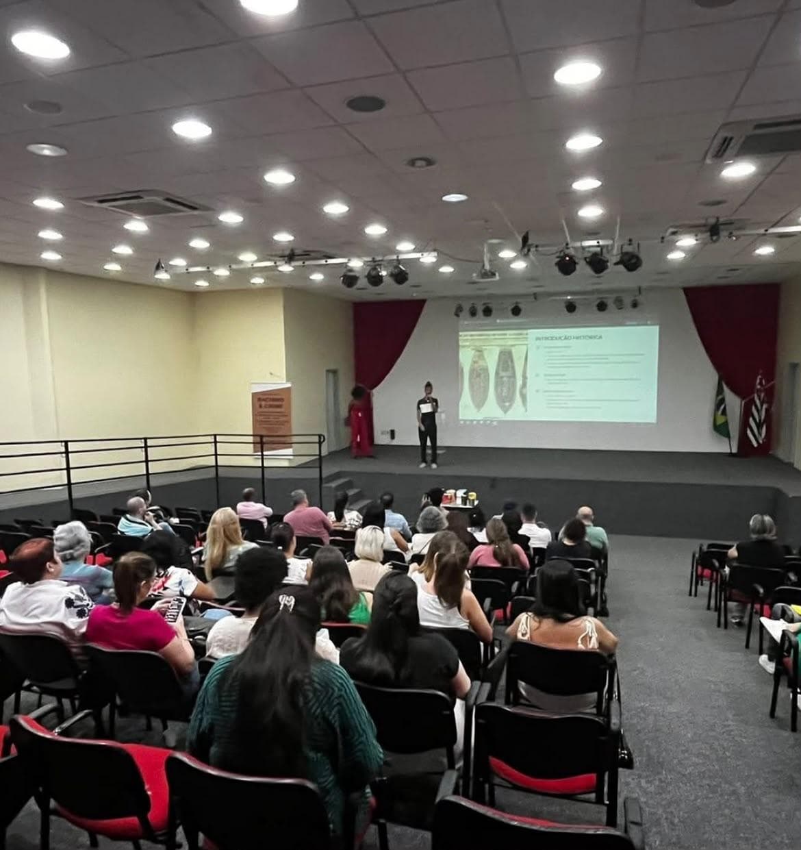 Auditório lotado durante a reunião de rede com CAPS e UBS da Penha